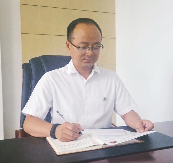 匠心書壯志，妙手繪華章